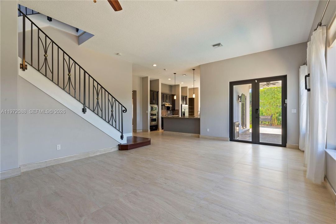 Vendido Recientemente: $1,675,000 (5 camas, 5 baños, 3812 Pies cuadrados)