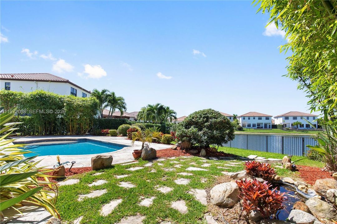 Vendido Recientemente: $1,675,000 (5 camas, 5 baños, 3812 Pies cuadrados)
