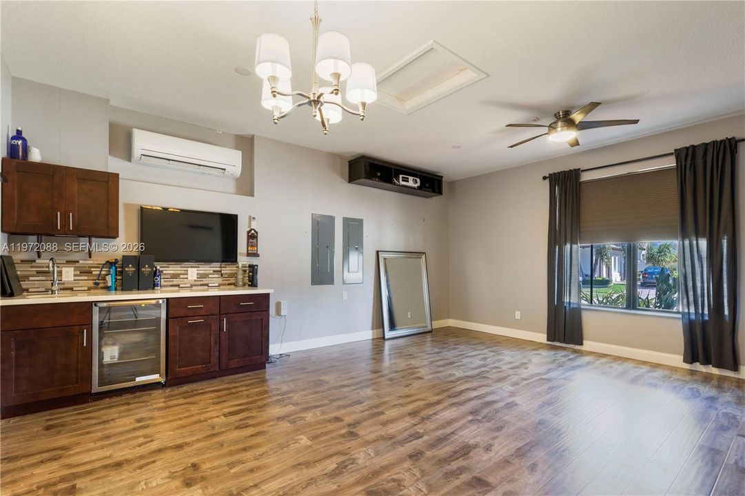 Vendido Recientemente: $1,675,000 (5 camas, 5 baños, 3812 Pies cuadrados)