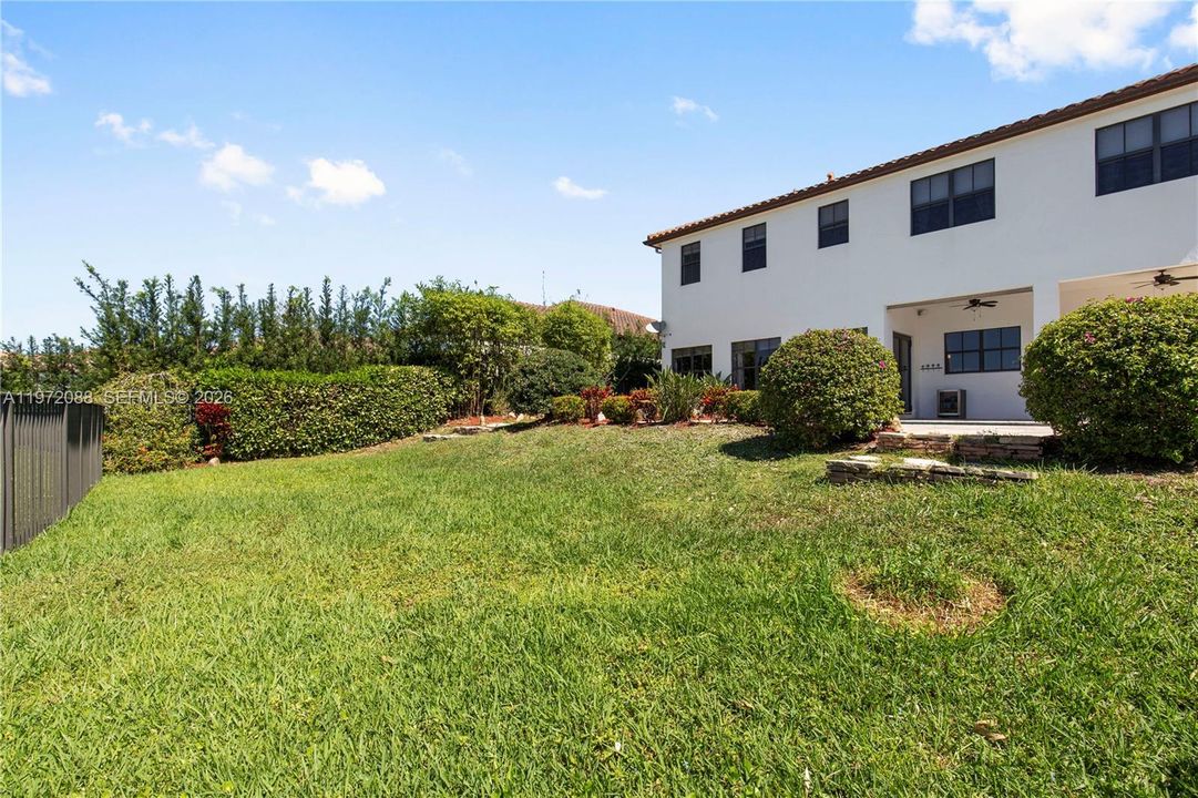Vendido Recientemente: $1,675,000 (5 camas, 5 baños, 3812 Pies cuadrados)