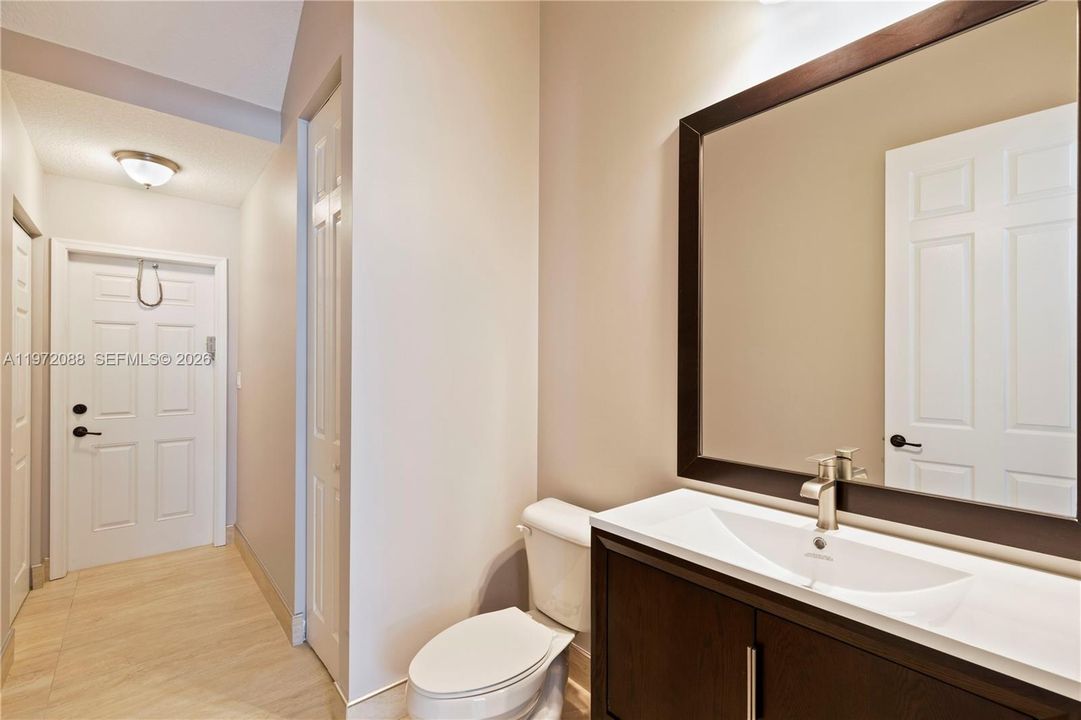 Vendido Recientemente: $1,675,000 (5 camas, 5 baños, 3812 Pies cuadrados)