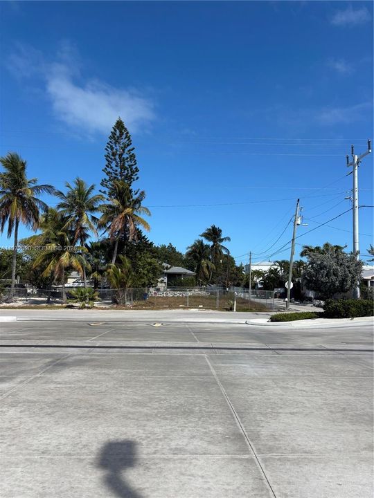 На продажу: $265,000 (0.06 acres)