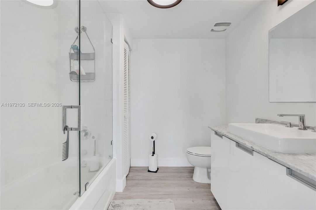For Sale: $445,000 (2 beds, 2 baths, 1221 Square Feet)