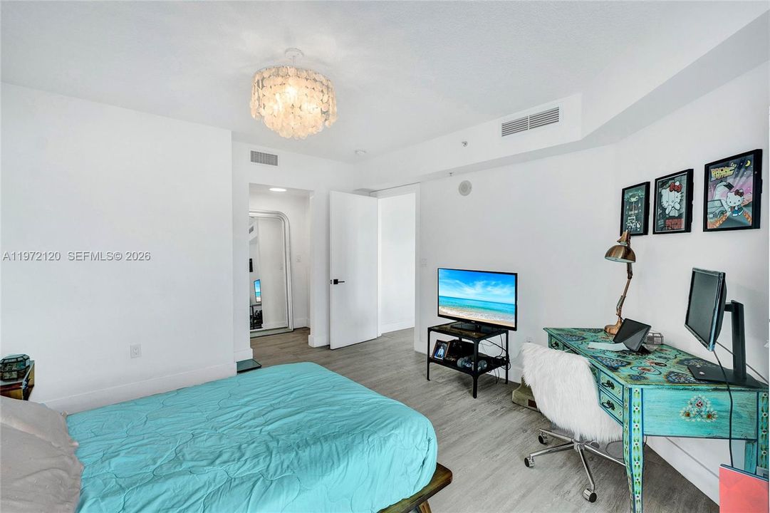 For Sale: $445,000 (2 beds, 2 baths, 1221 Square Feet)