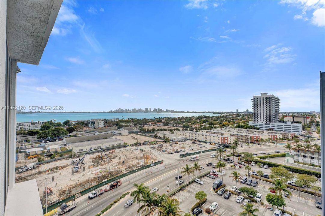 For Sale: $445,000 (2 beds, 2 baths, 1221 Square Feet)