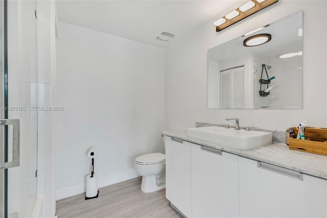 For Sale: $445,000 (2 beds, 2 baths, 1221 Square Feet)