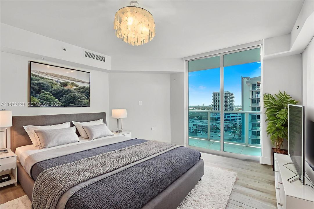 For Sale: $445,000 (2 beds, 2 baths, 1221 Square Feet)