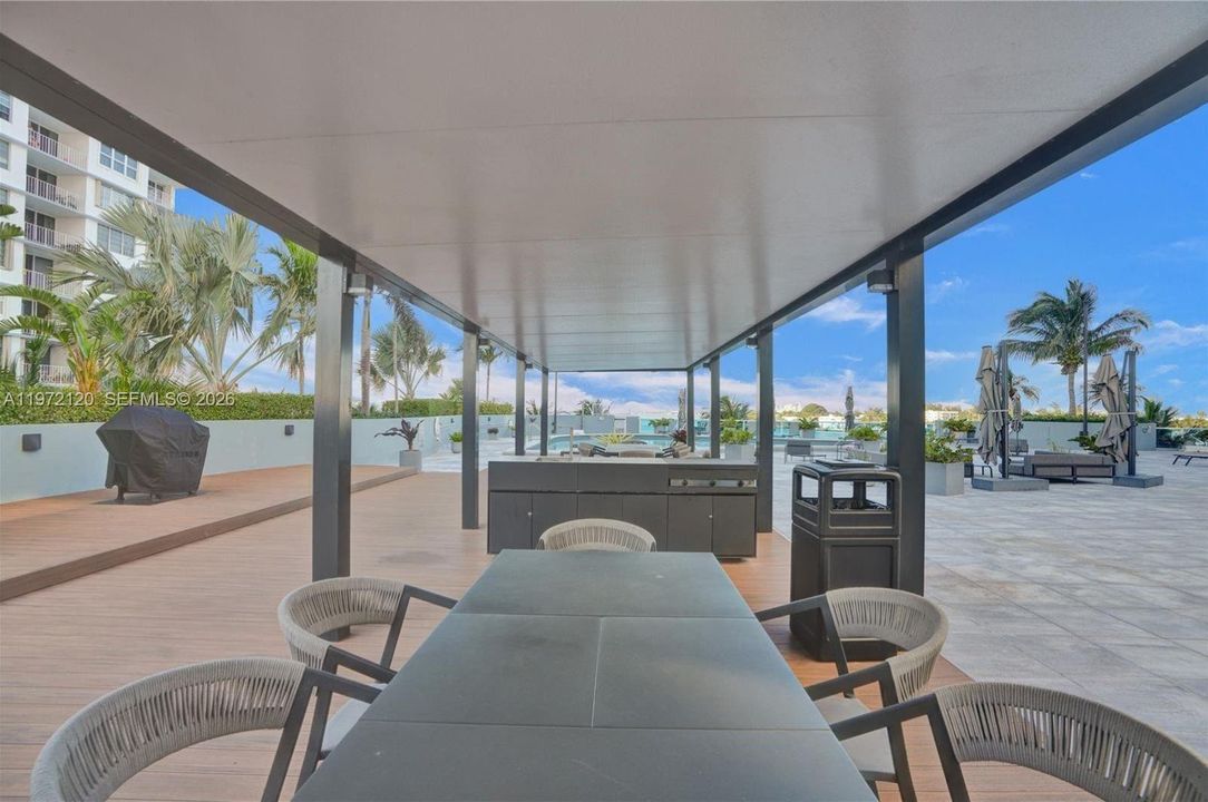 For Sale: $445,000 (2 beds, 2 baths, 1221 Square Feet)