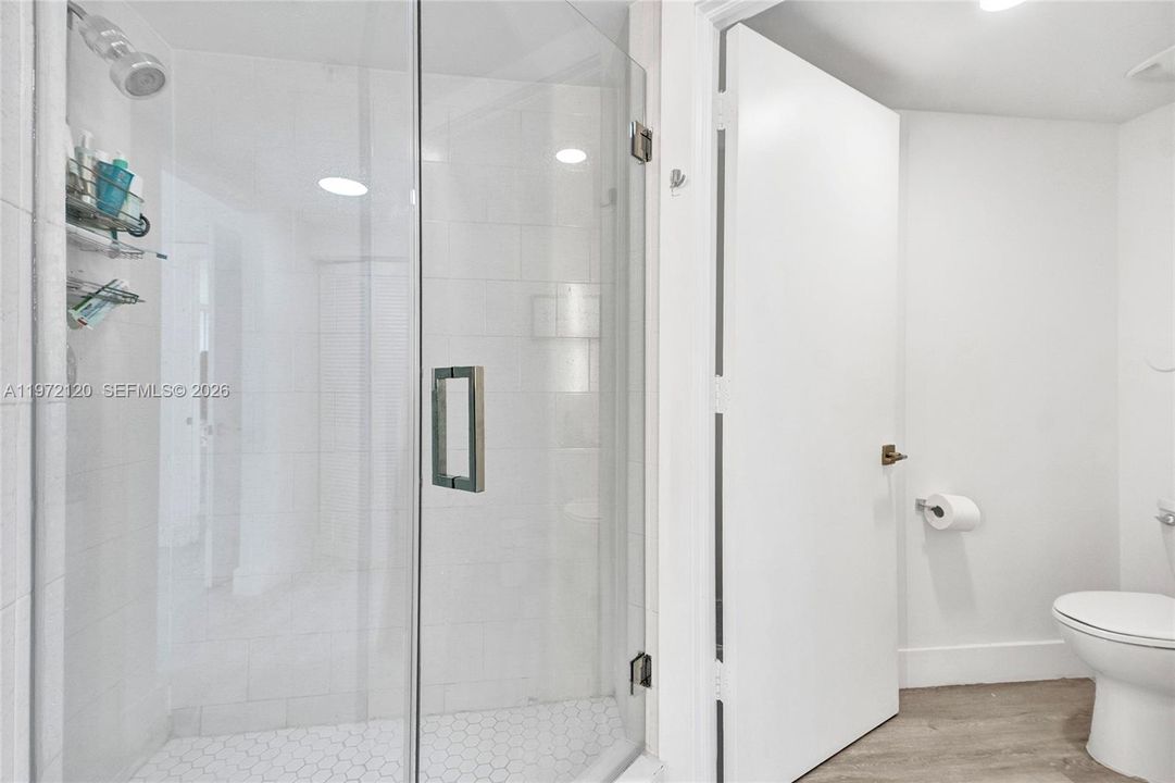 For Sale: $445,000 (2 beds, 2 baths, 1221 Square Feet)