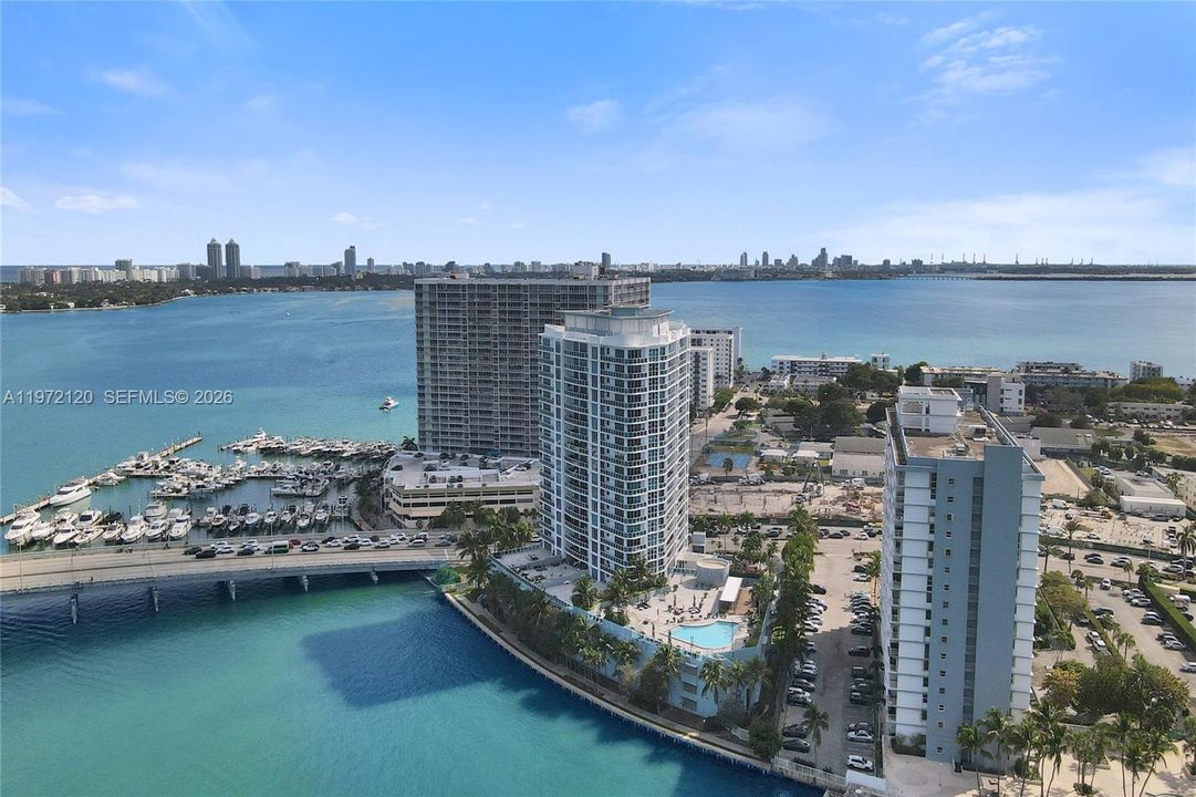 For Sale: $445,000 (2 beds, 2 baths, 1221 Square Feet)