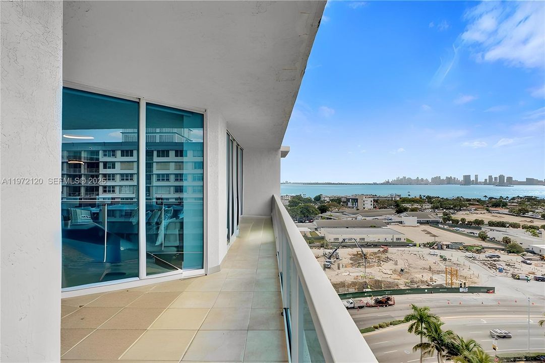 For Sale: $445,000 (2 beds, 2 baths, 1221 Square Feet)