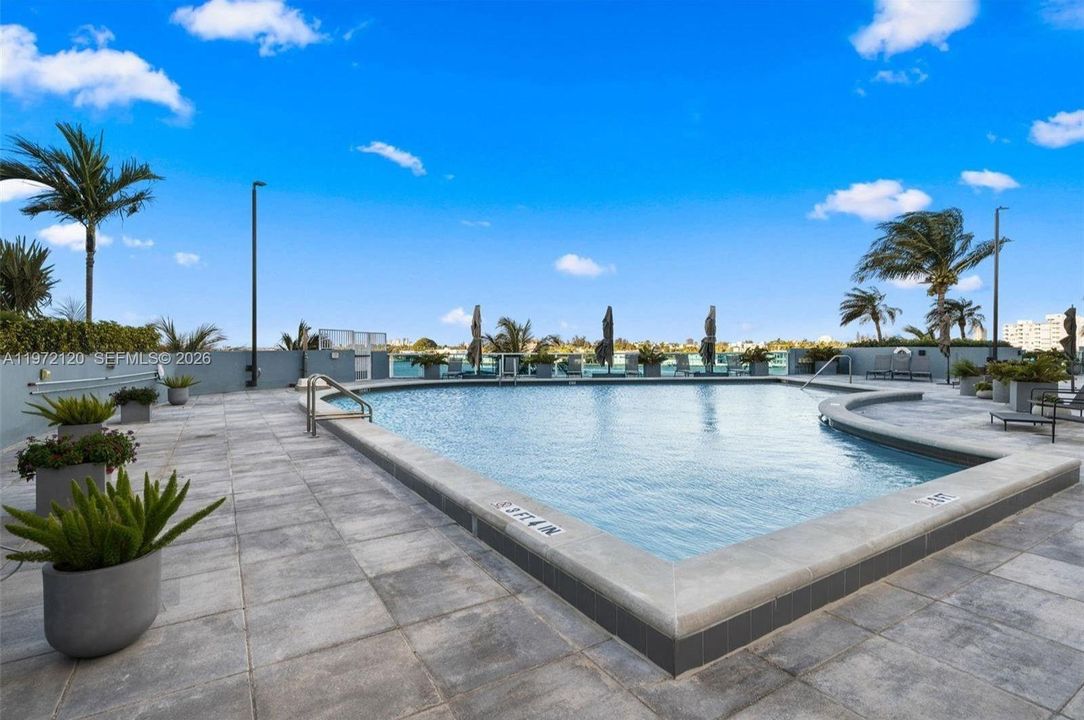 For Sale: $445,000 (2 beds, 2 baths, 1221 Square Feet)