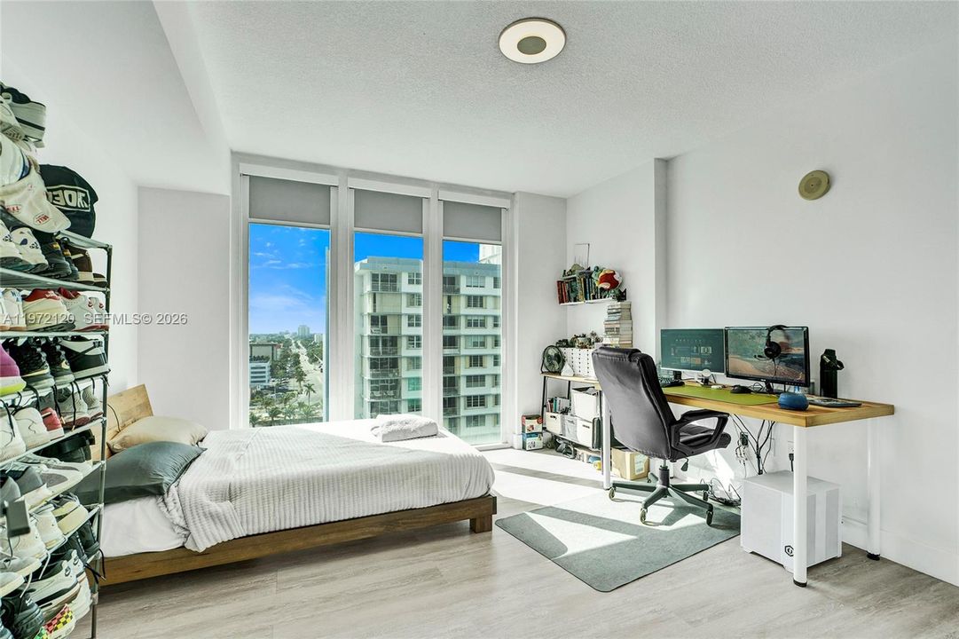 For Sale: $445,000 (2 beds, 2 baths, 1221 Square Feet)
