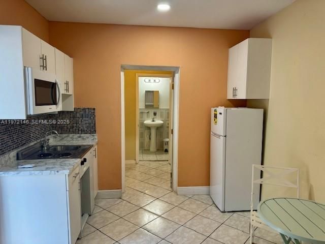 Active With Contract: $1,150 (0 beds, 1 baths, 200 Square Feet)