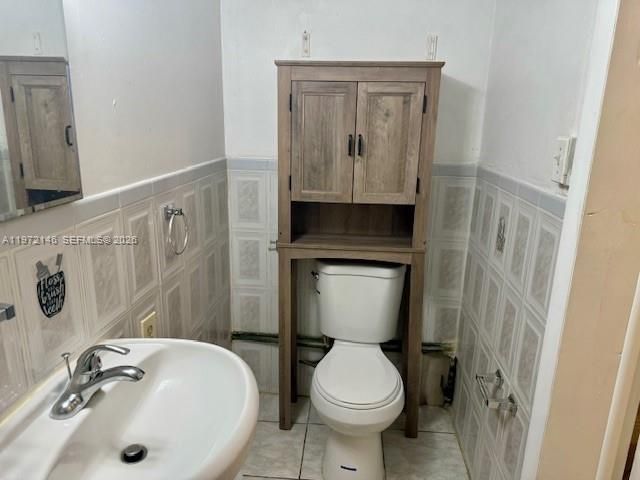 Active With Contract: $1,150 (0 beds, 1 baths, 200 Square Feet)