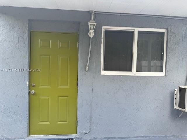 Active With Contract: $1,150 (0 beds, 1 baths, 200 Square Feet)