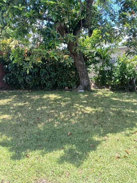Active With Contract: $1,150 (0 beds, 1 baths, 200 Square Feet)