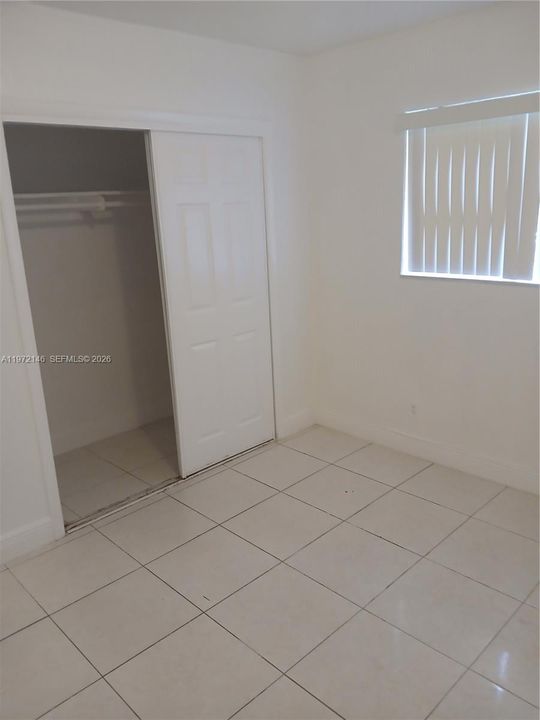 Active With Contract: $1,150 (0 beds, 1 baths, 200 Square Feet)