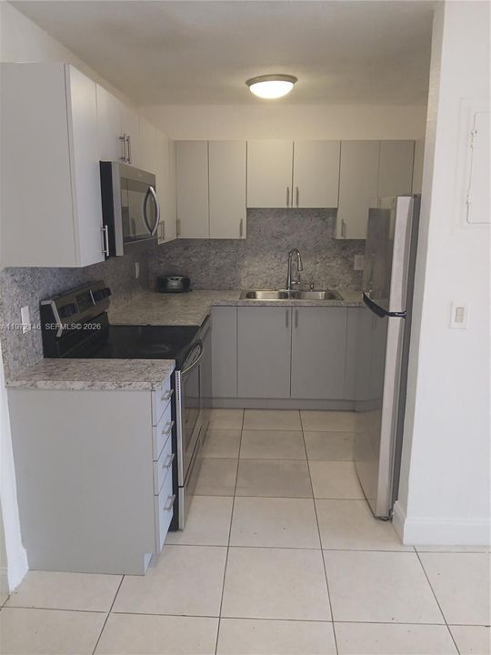 Active With Contract: $1,150 (0 beds, 1 baths, 200 Square Feet)