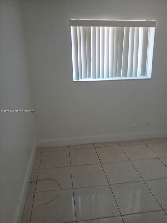 Active With Contract: $1,150 (0 beds, 1 baths, 200 Square Feet)