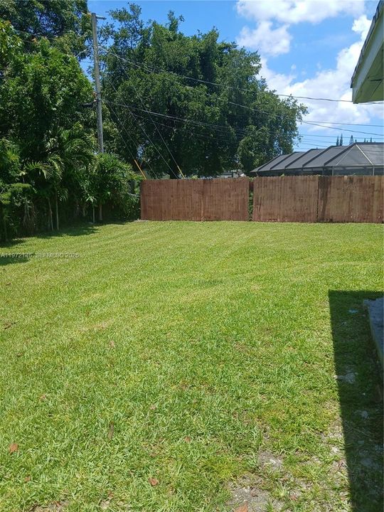 Active With Contract: $1,150 (0 beds, 1 baths, 200 Square Feet)