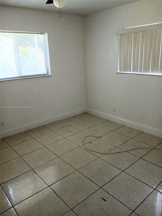 Active With Contract: $1,150 (0 beds, 1 baths, 200 Square Feet)