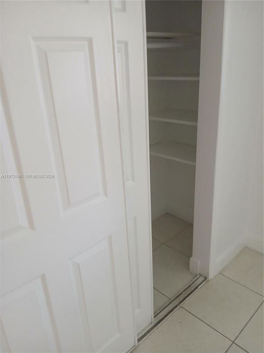 Active With Contract: $1,150 (0 beds, 1 baths, 200 Square Feet)