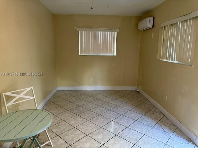 Active With Contract: $1,150 (0 beds, 1 baths, 200 Square Feet)