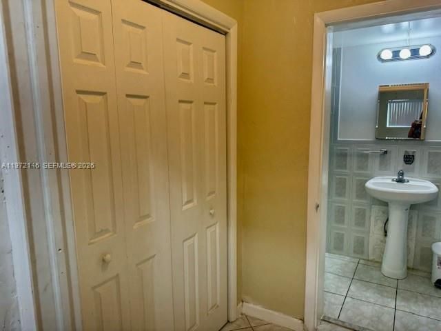 Active With Contract: $1,150 (0 beds, 1 baths, 200 Square Feet)