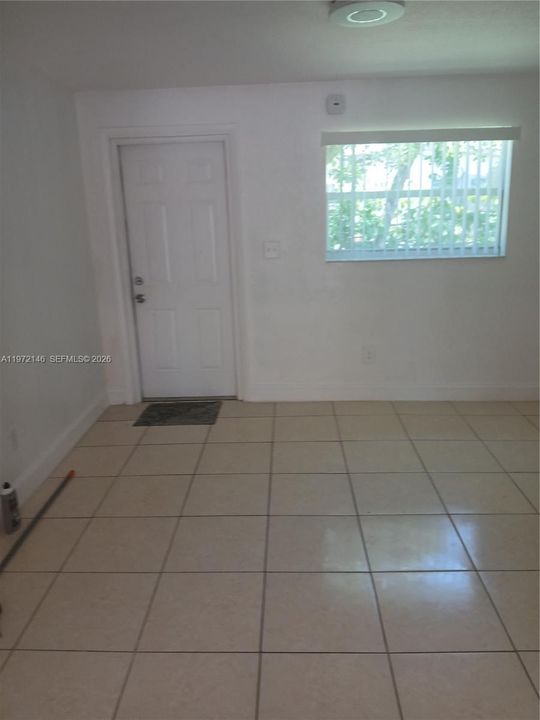 Active With Contract: $1,150 (0 beds, 1 baths, 200 Square Feet)