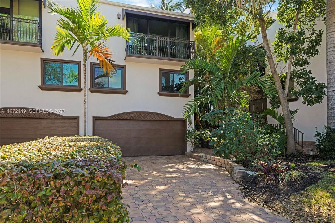 For Sale: $1,125,000 (2 beds, 2 baths, 1806 Square Feet)