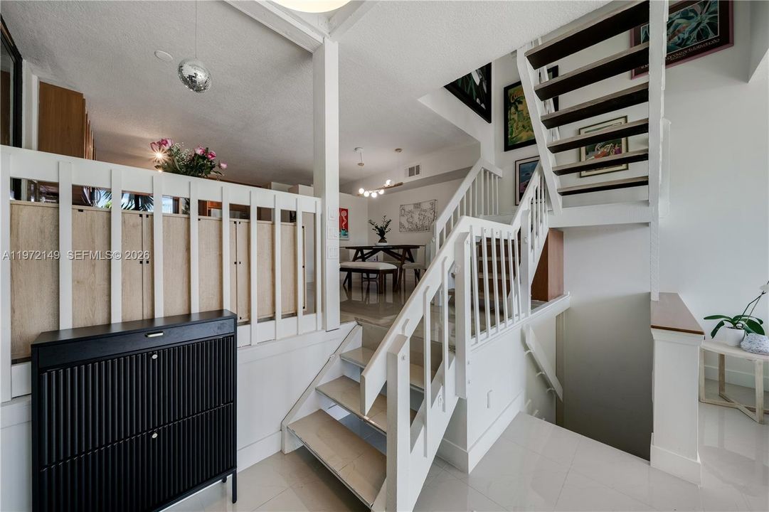 For Sale: $1,125,000 (2 beds, 2 baths, 1806 Square Feet)