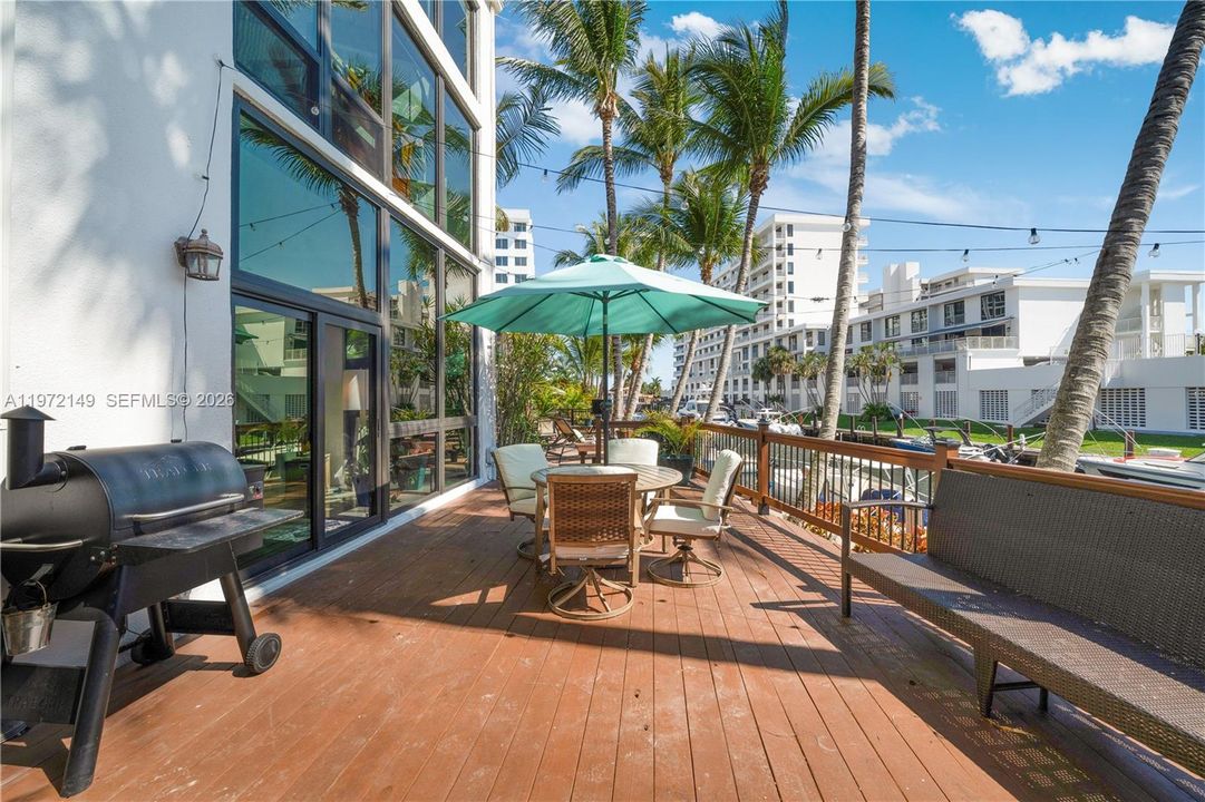 For Sale: $1,125,000 (2 beds, 2 baths, 1806 Square Feet)