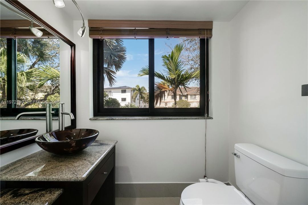 For Sale: $1,125,000 (2 beds, 2 baths, 1806 Square Feet)