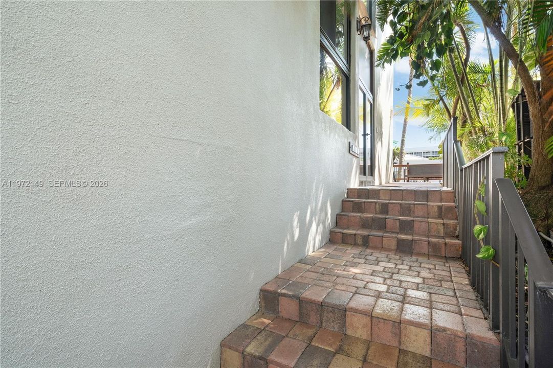 For Sale: $1,125,000 (2 beds, 2 baths, 1806 Square Feet)