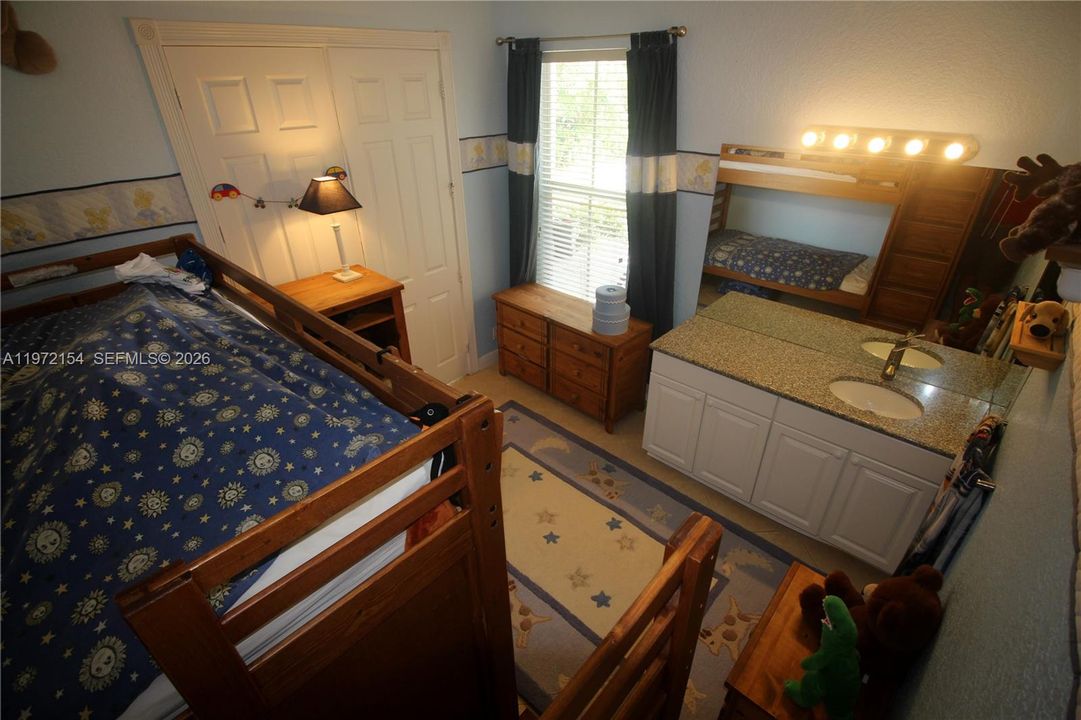 En Venta: $949,000 (3 camas, 2 baños, 2474 Pies cuadrados)