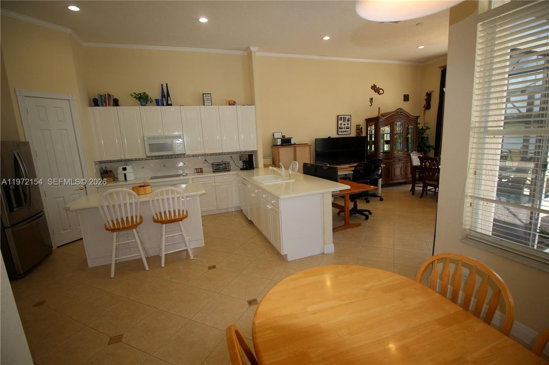 En Venta: $949,000 (3 camas, 2 baños, 2474 Pies cuadrados)