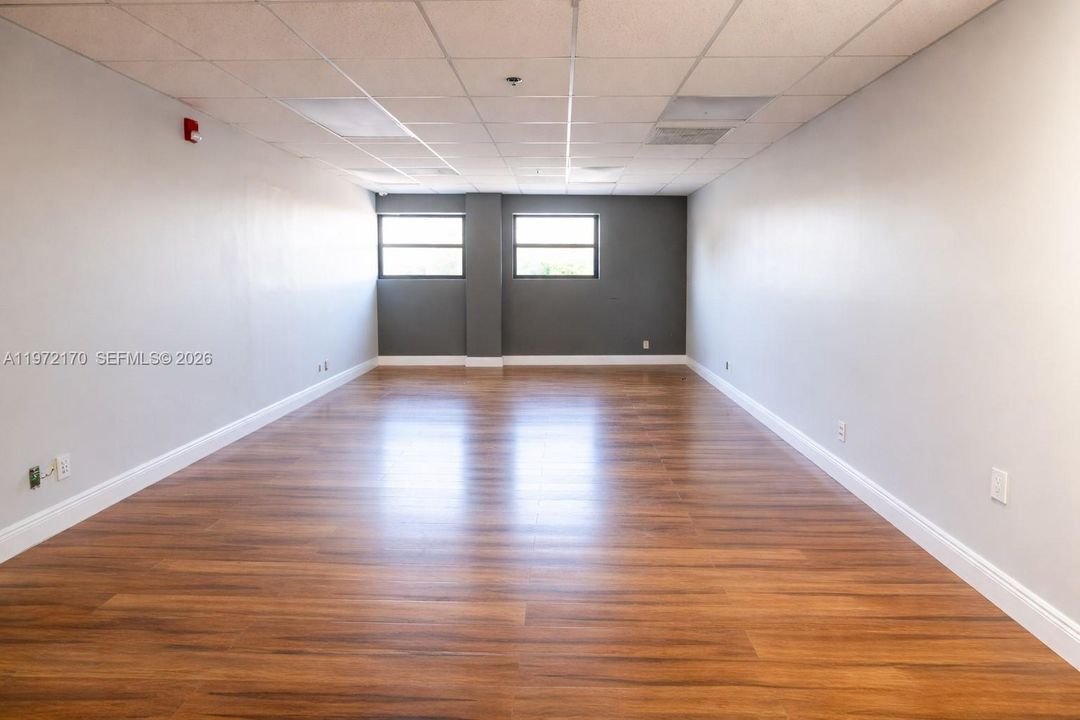 В аренду: $8,000 (0 спален, 0 ванн, 0 Квадратных фут)