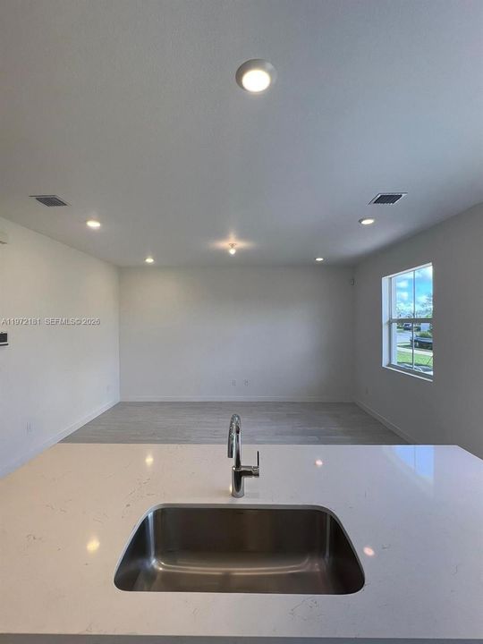 For Sale: $480,000 (3 beds, 2 baths, 1712 Square Feet)