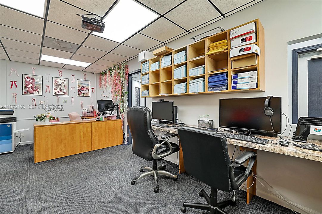 На продажу: $2,200,000 (0 спален, 0 ванн, 0 Квадратных фут)