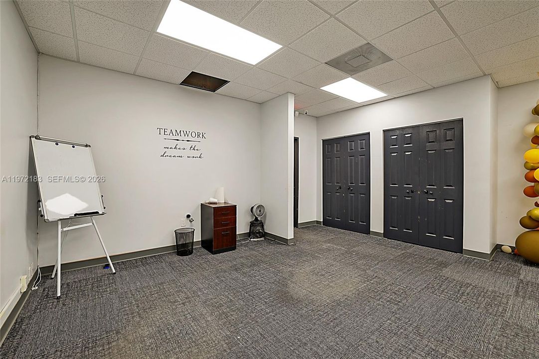 На продажу: $2,200,000 (0 спален, 0 ванн, 0 Квадратных фут)