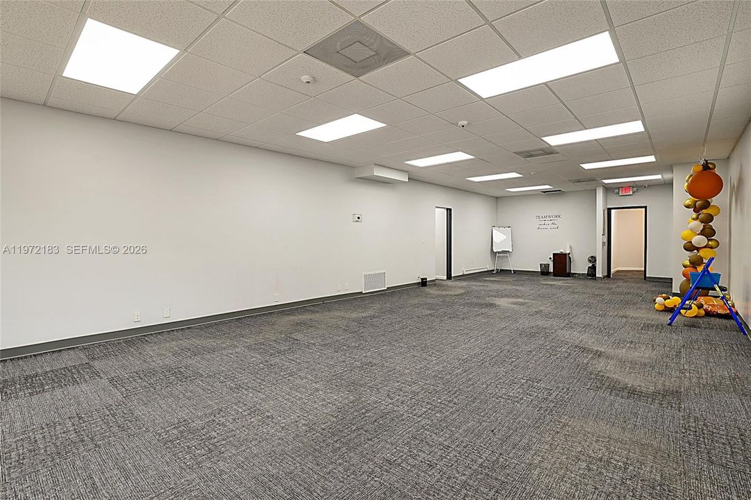 На продажу: $2,200,000 (0 спален, 0 ванн, 0 Квадратных фут)