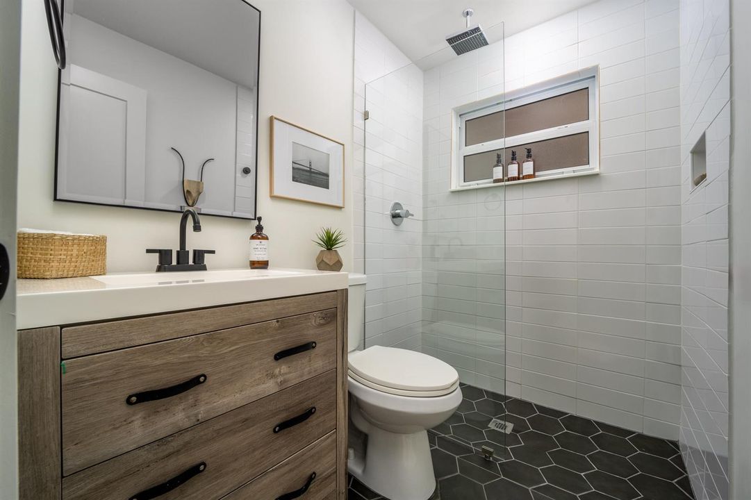 247 SW Riverway Blvd-31