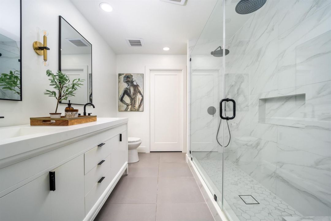 247 SW Riverway Blvd-27