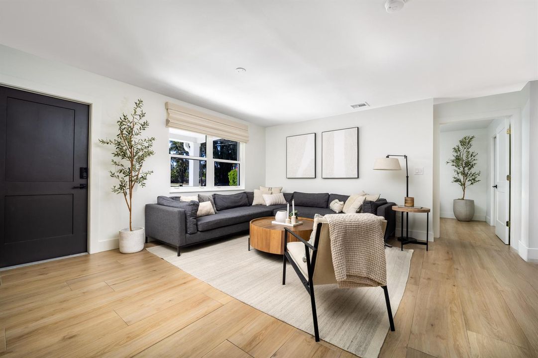 247 SW Riverway Blvd-16