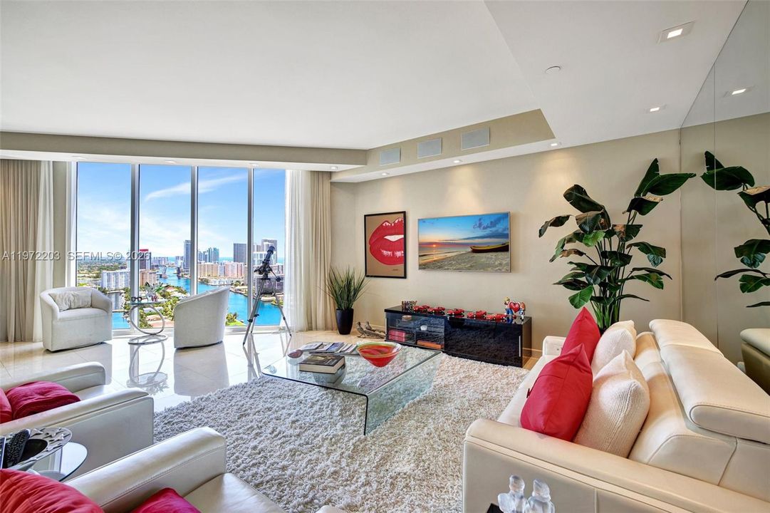 For Sale: $2,950,000 (3 beds, 3 baths, 3173 Square Feet)