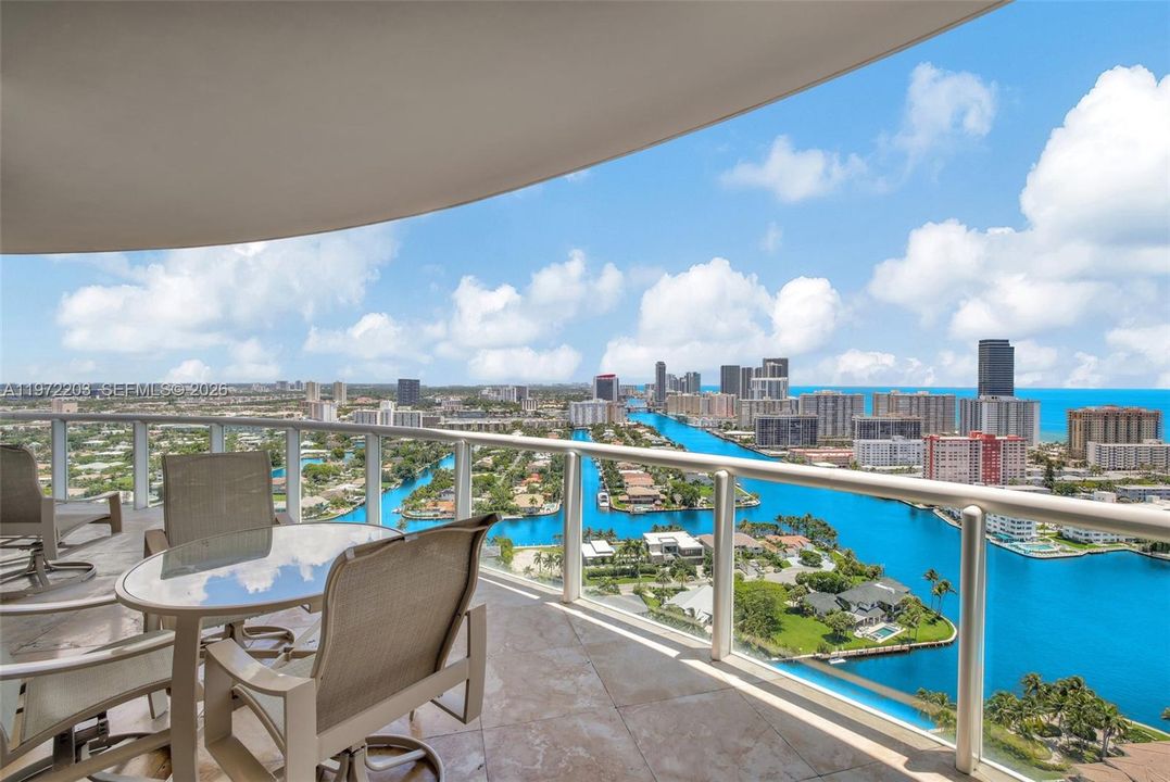 For Sale: $2,950,000 (3 beds, 3 baths, 3173 Square Feet)