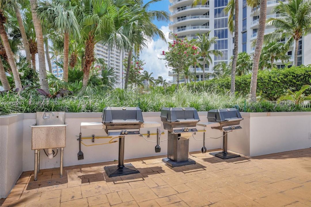 For Sale: $2,950,000 (3 beds, 3 baths, 3173 Square Feet)