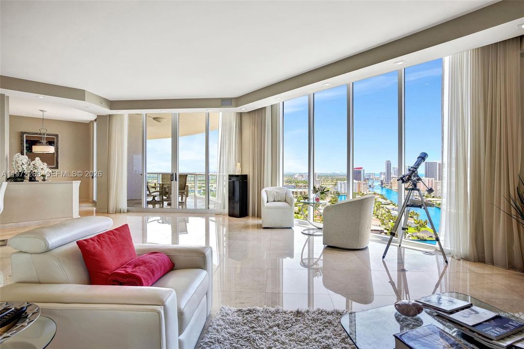 For Sale: $2,950,000 (3 beds, 3 baths, 3173 Square Feet)