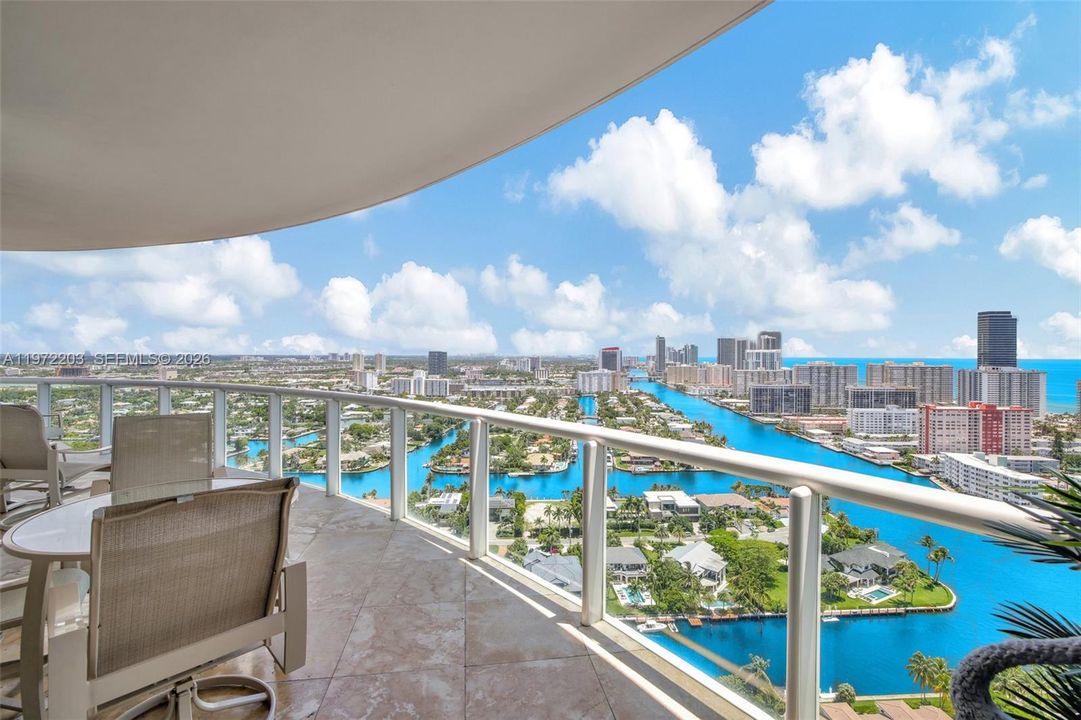 For Sale: $2,950,000 (3 beds, 3 baths, 3173 Square Feet)